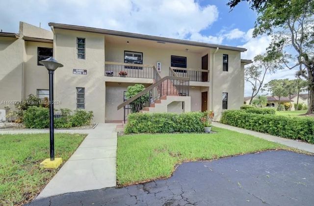 $2,500 | 8460 Casa Del Lago, Unit H | Fairways of Boca Lago Condominiums