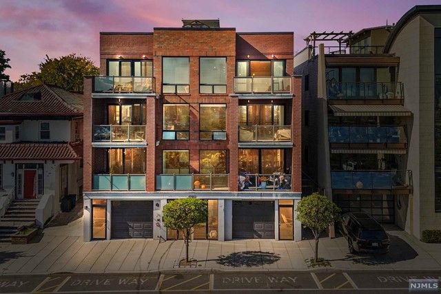 $1,399,999 | 209 Manhattan Avenue, Unit C | Union City