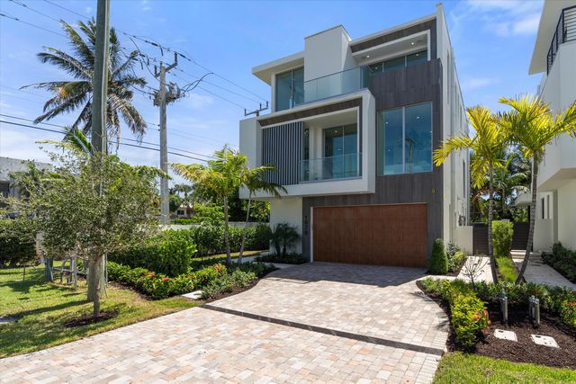 $4,745,000 | 1070 Del Harbour Drive | Delray Beach Association