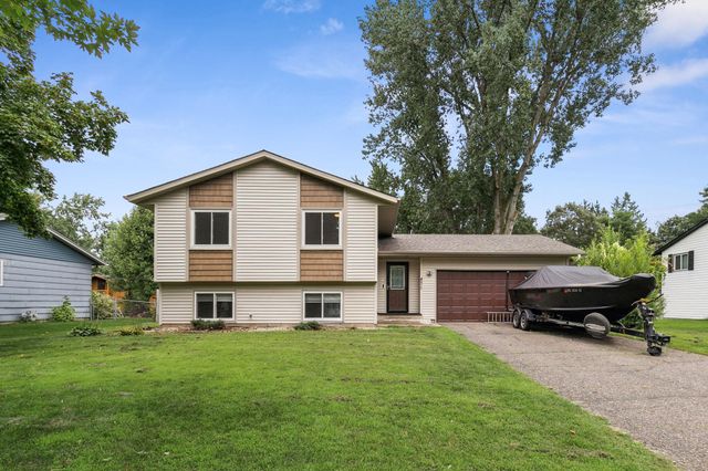 $400,000 | 471 105th Avenue Northwest | Coon Rapids