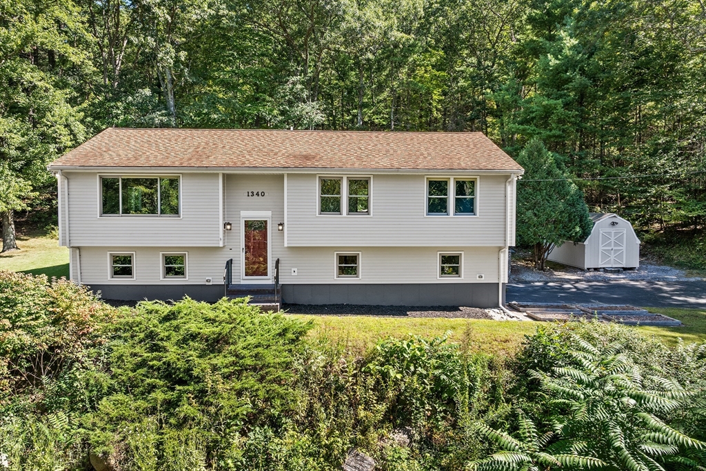 1340 Quaker Street, Northbridge, MA 01534 Compass