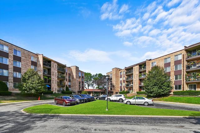 $250,000 | 500 West Huntington Commons Road, Unit 455 | Hunt Club on the Lake Condominiums