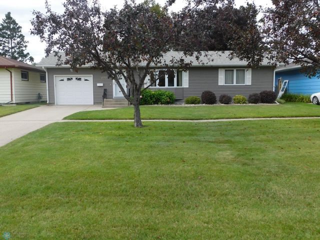 $219,900 | 1227 17th Street North | Moorhead