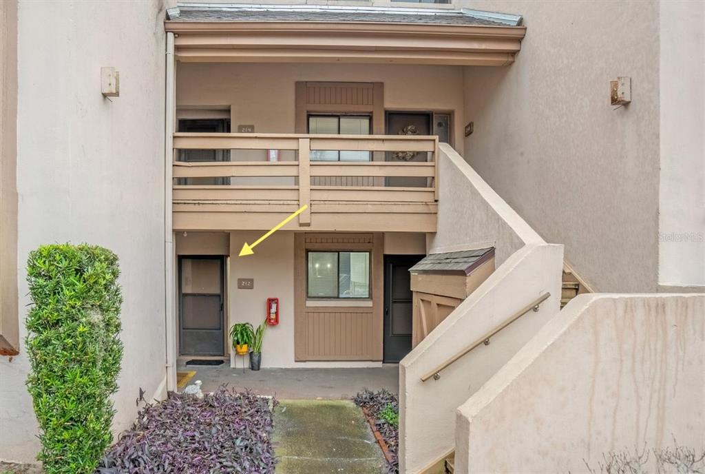 a view of entryway with a front door