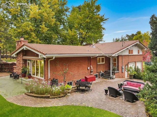 $1,250,000 | 625 West Cheyenne Road | Broadmoor