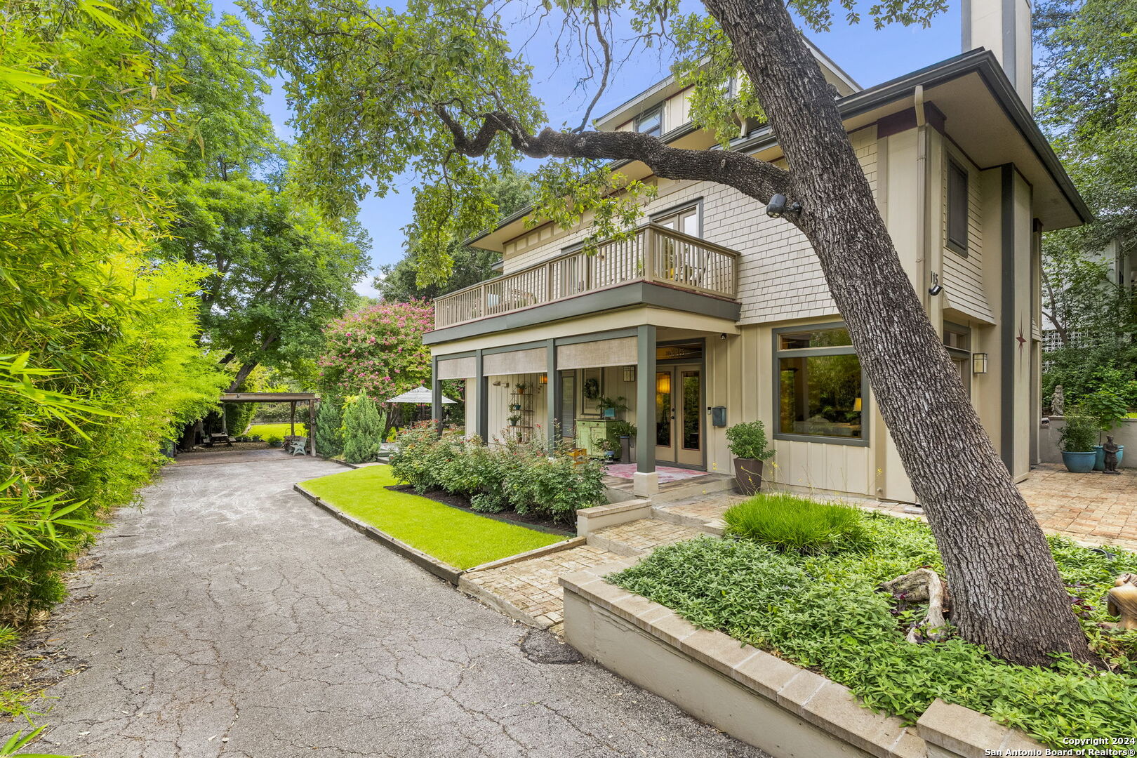 a view of a house with backyard and sitting area