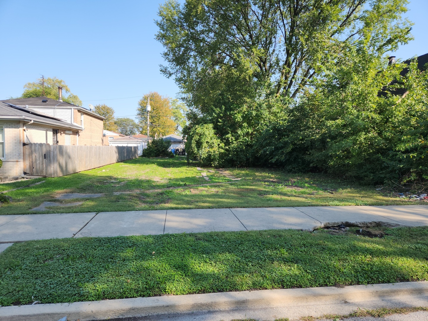 a view of a fountain in front of a house with a yard