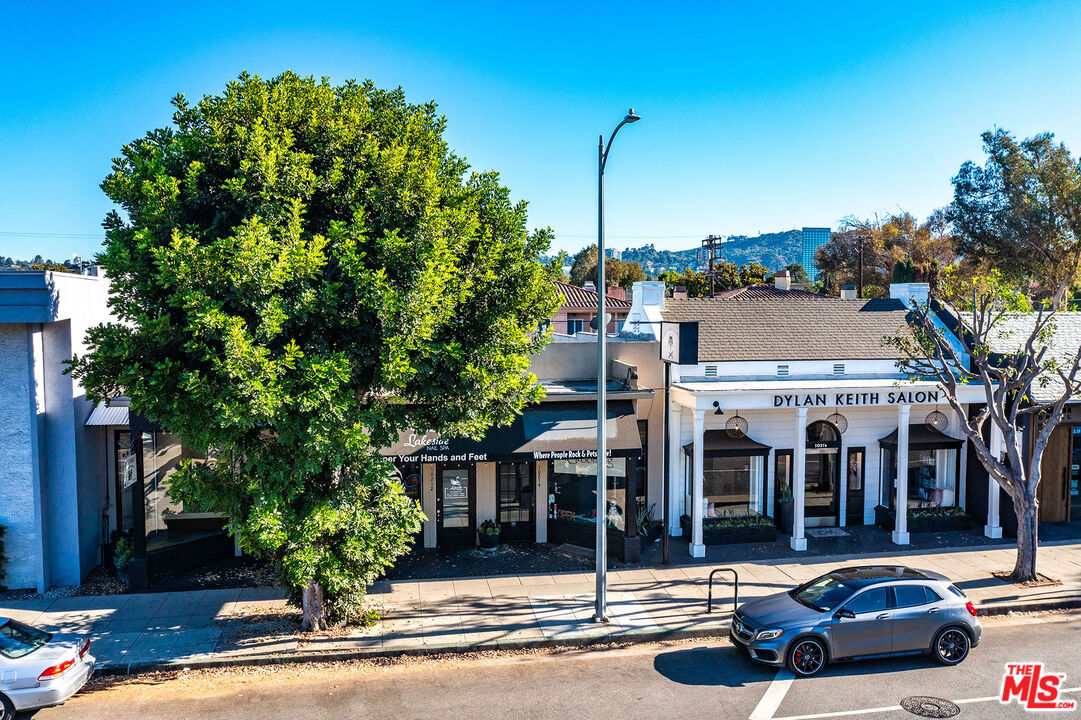 a car parked in front of a building