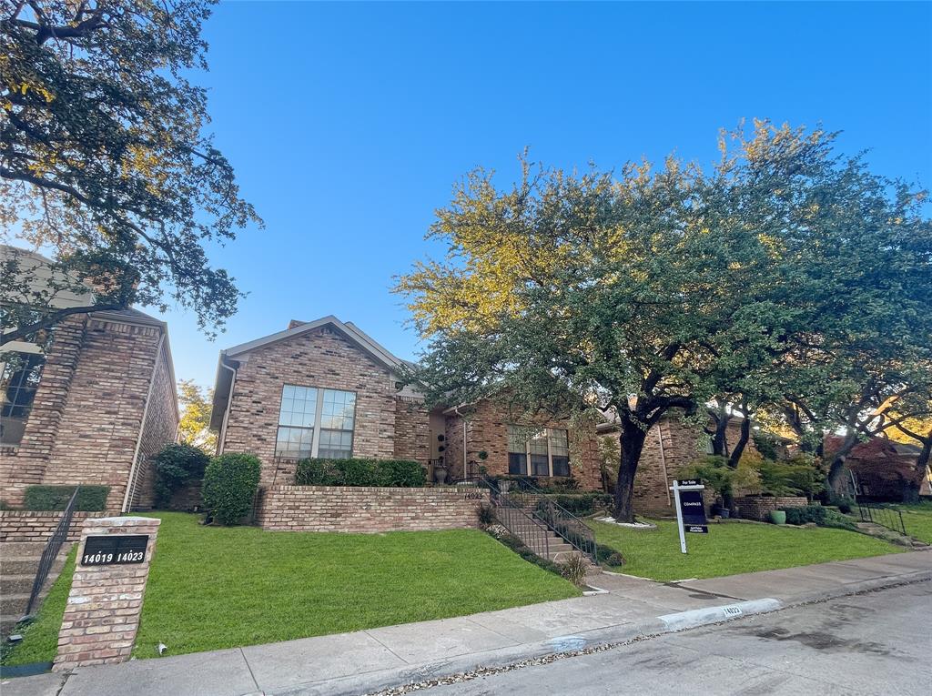 View of front of house with a front yard