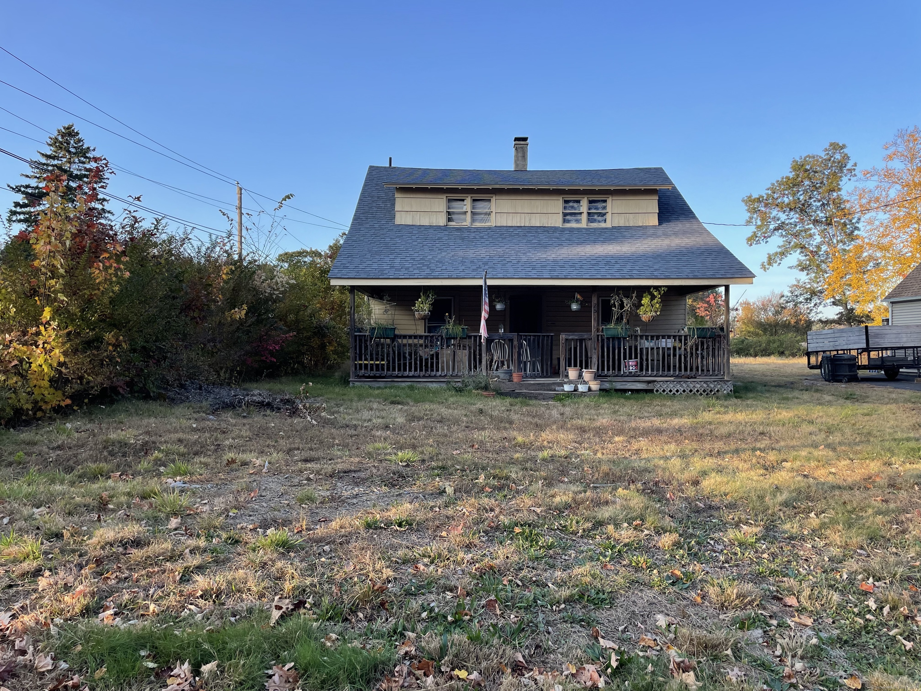 a view of a house with a backyard