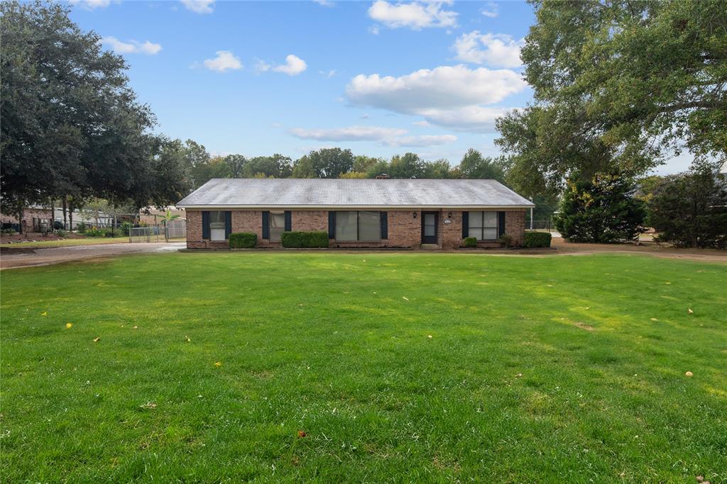 a view of a house with a big yard