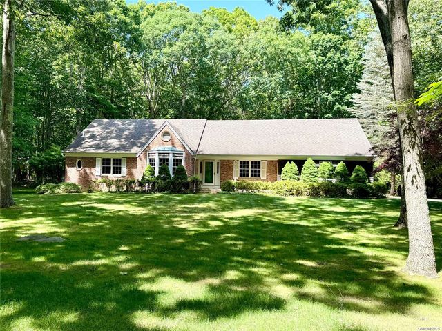 $1,430,000 | 5 Country Club Drive | Shelter Island Heights