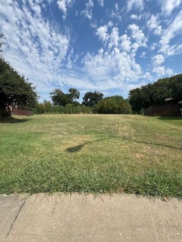 $179,900 | 647 Three Tee Court | Grand Prairie