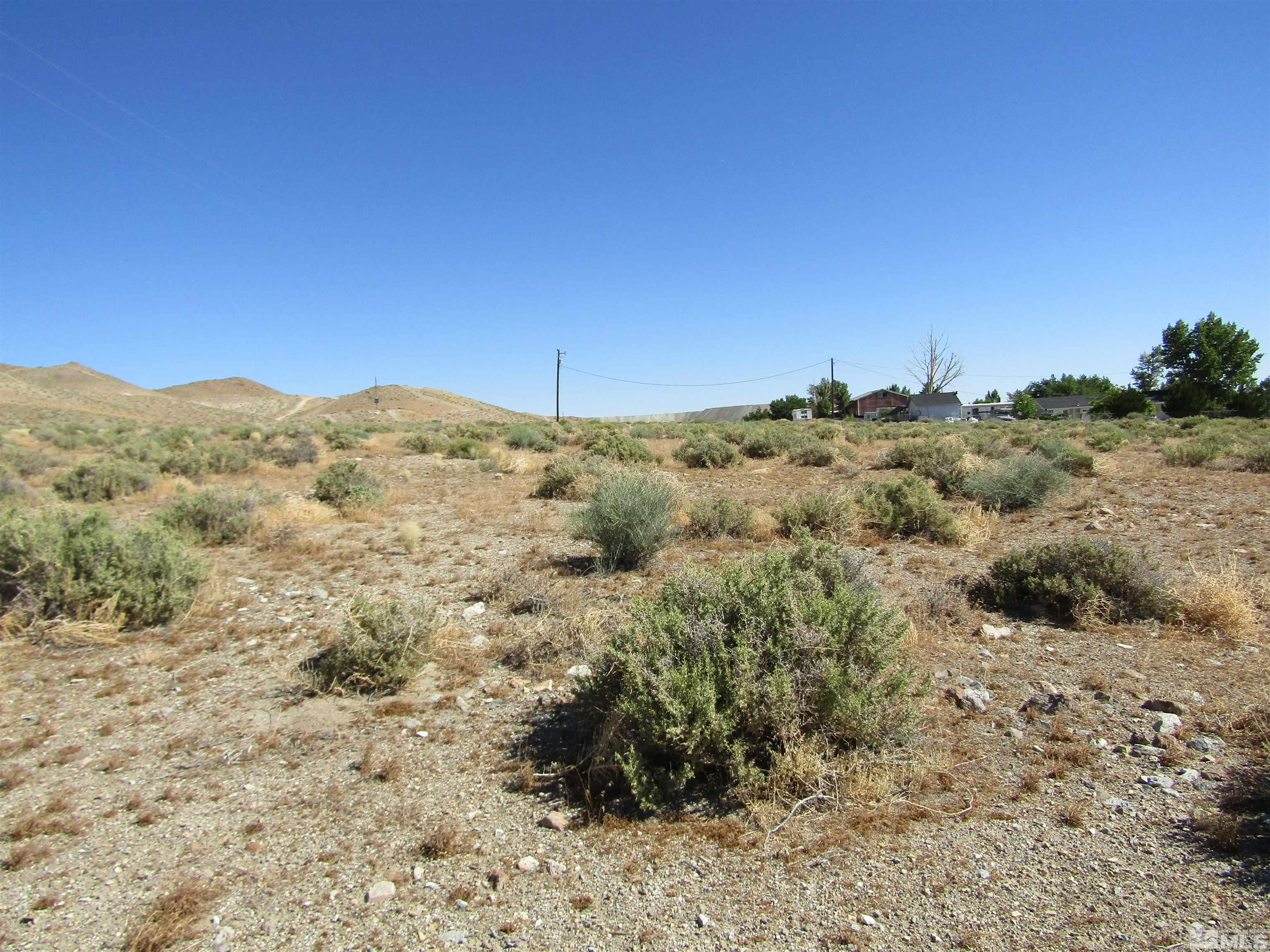 a view of a dry field