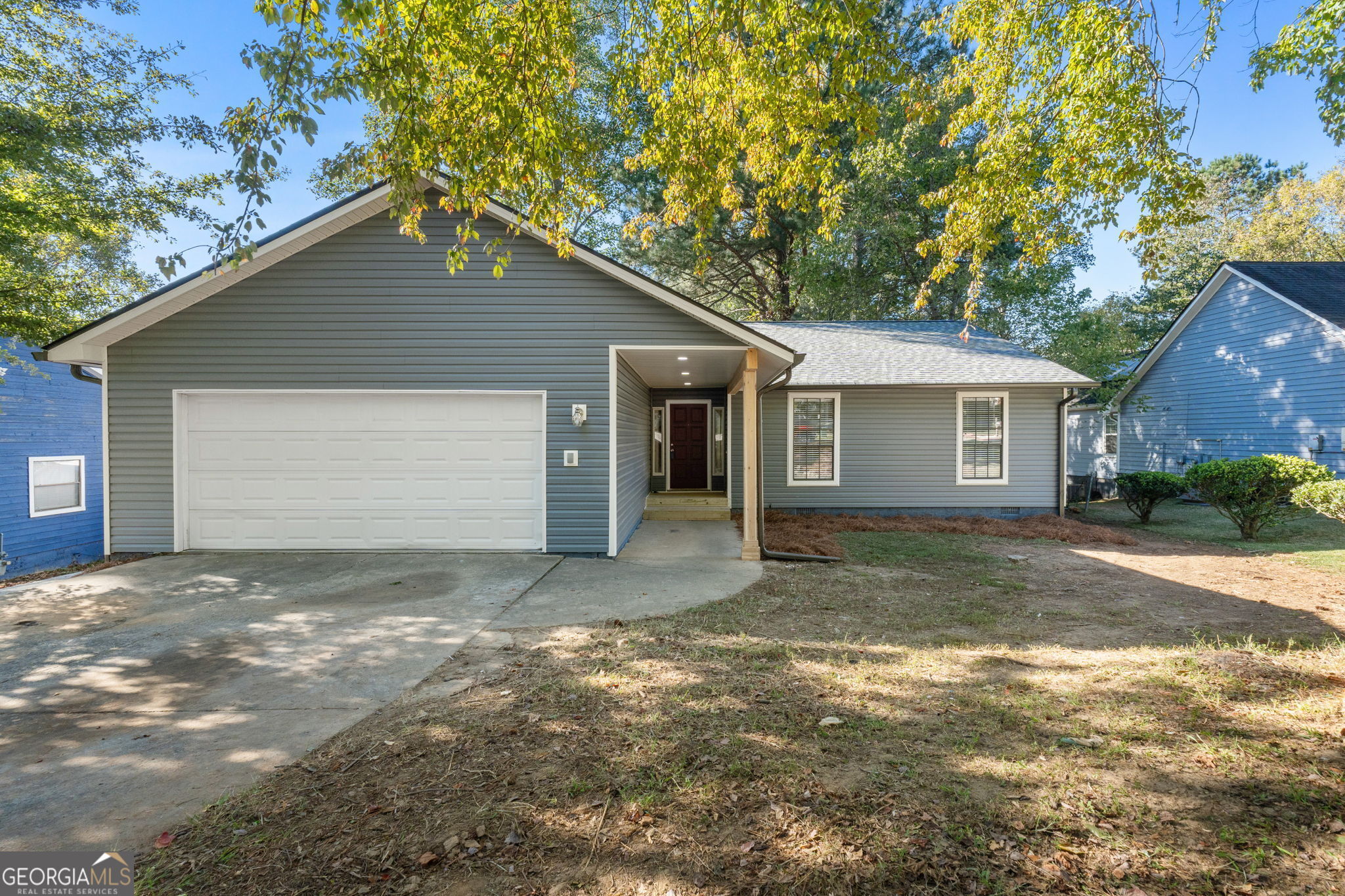 a view of a house with a yard and garage