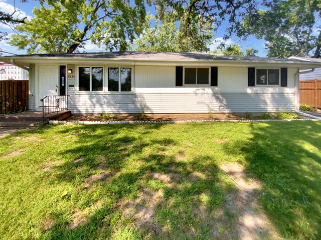 $350,000 | 2216 Dixon Drive | West Bloomington