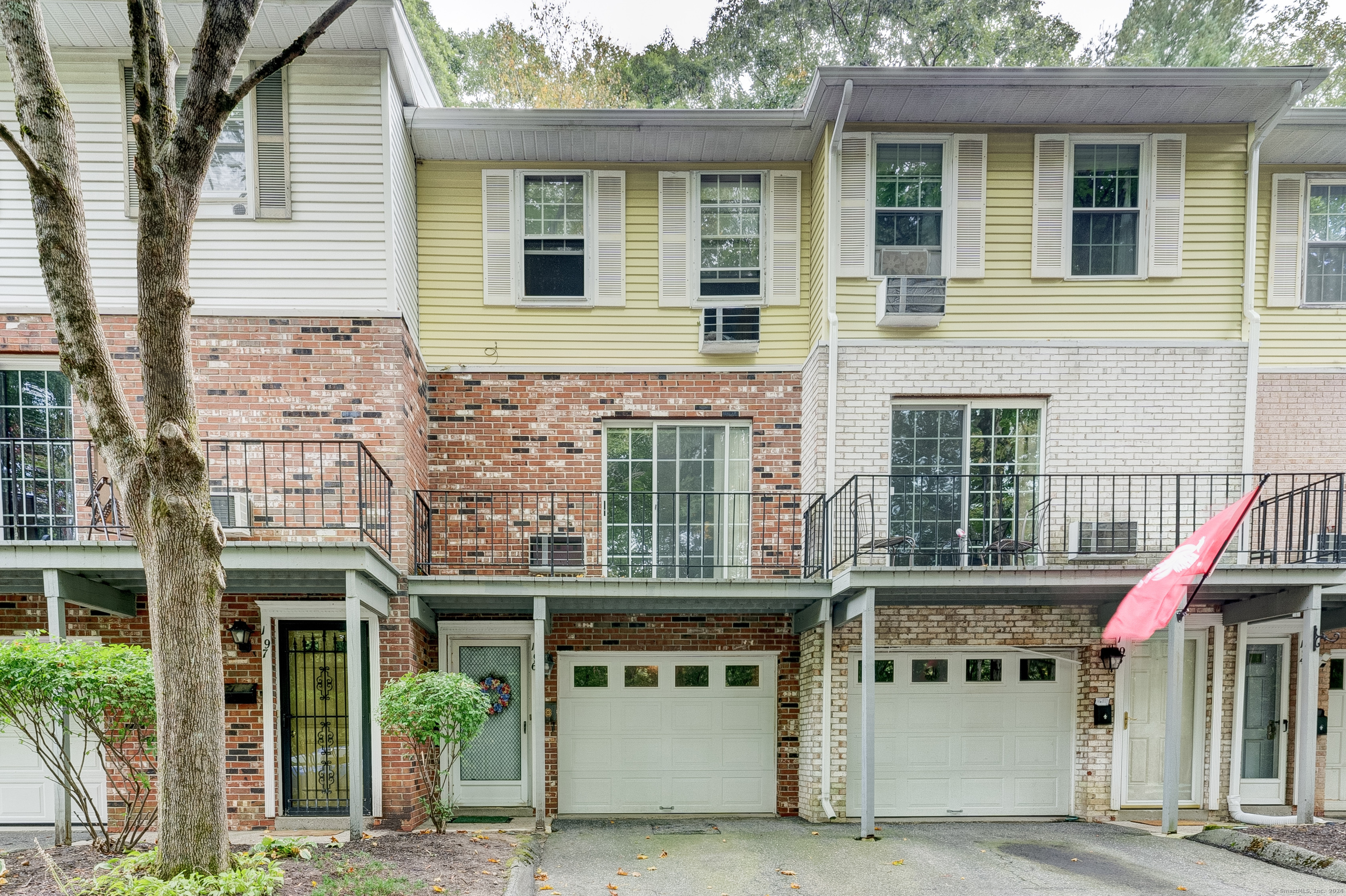 Unit in middle. Brick and yellow vinyl