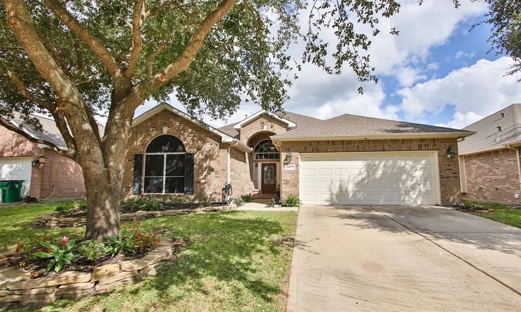 Attractive 4-2 home with oversized garage that is airconditioned & heated.