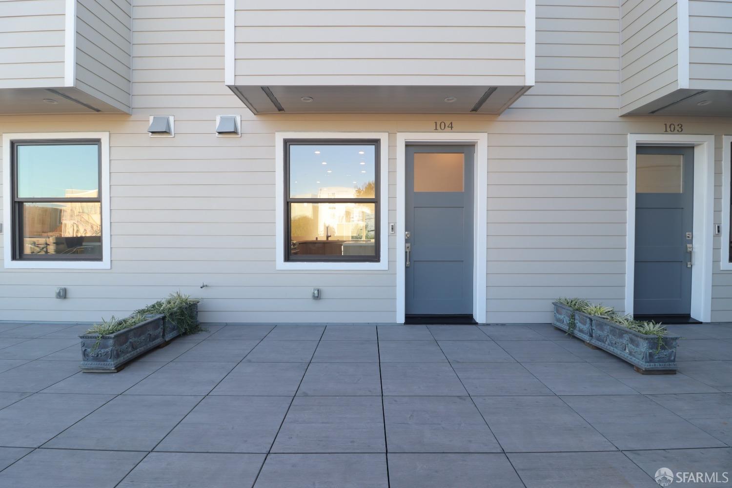 a view of an entryway of the house