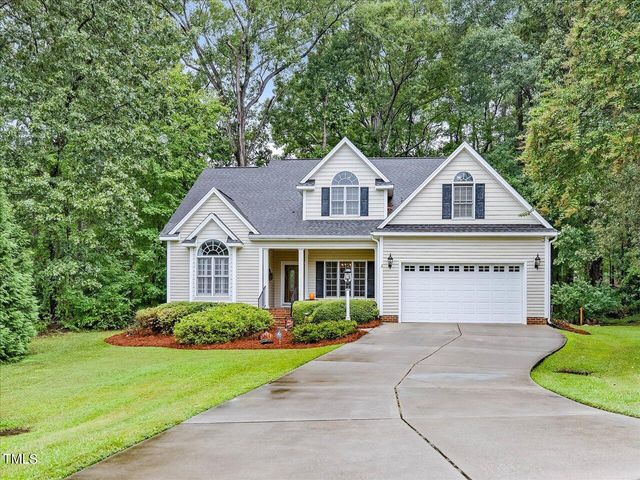 $425,000 | 2204 Sedgefield Drive | Fairway Woods