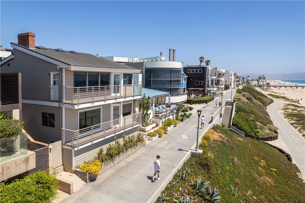 a view of a house with swimming pool