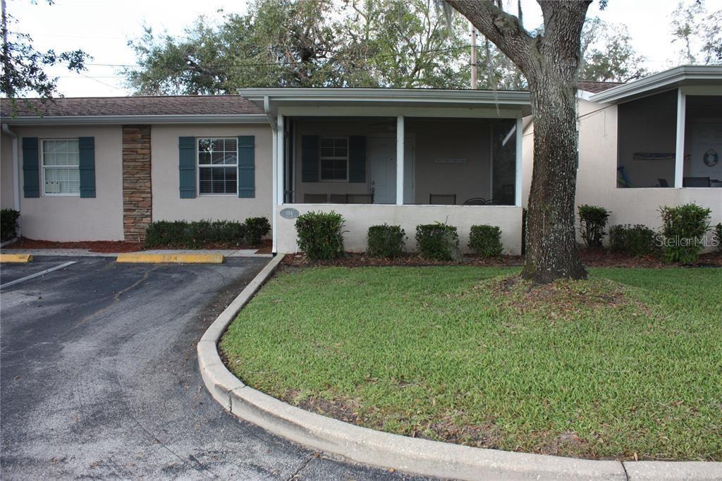 a view of a house with backyard and garden