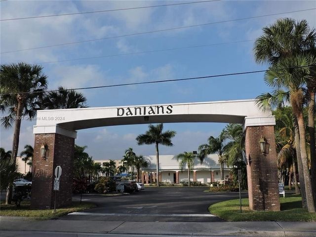 $2,200 | 505 East Dania Beach Boulevard, Unit 43A | Dania Beach