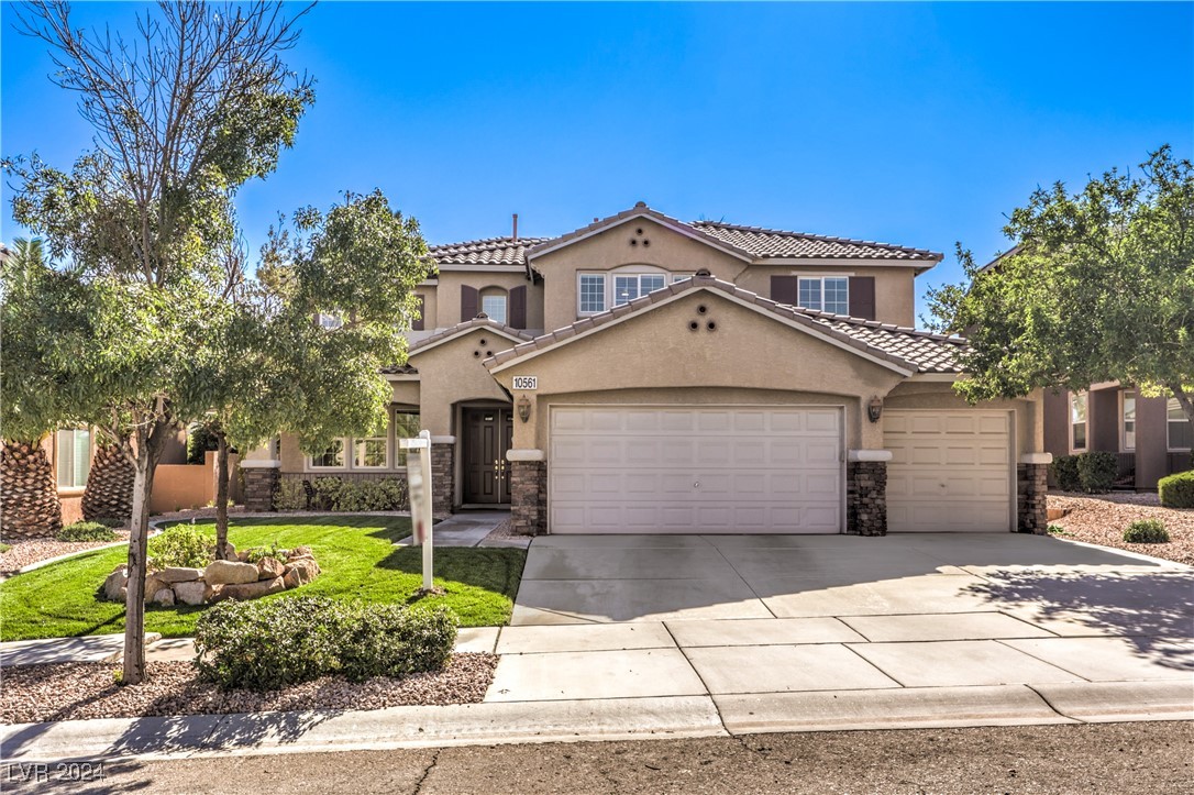 Gorgeous Curb Appeal!