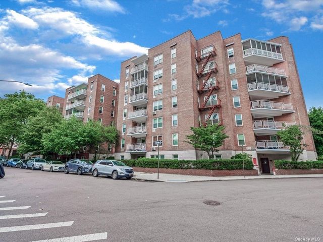 $295,000 | 66-10 Thornton Place, Unit 3B | Rego Park