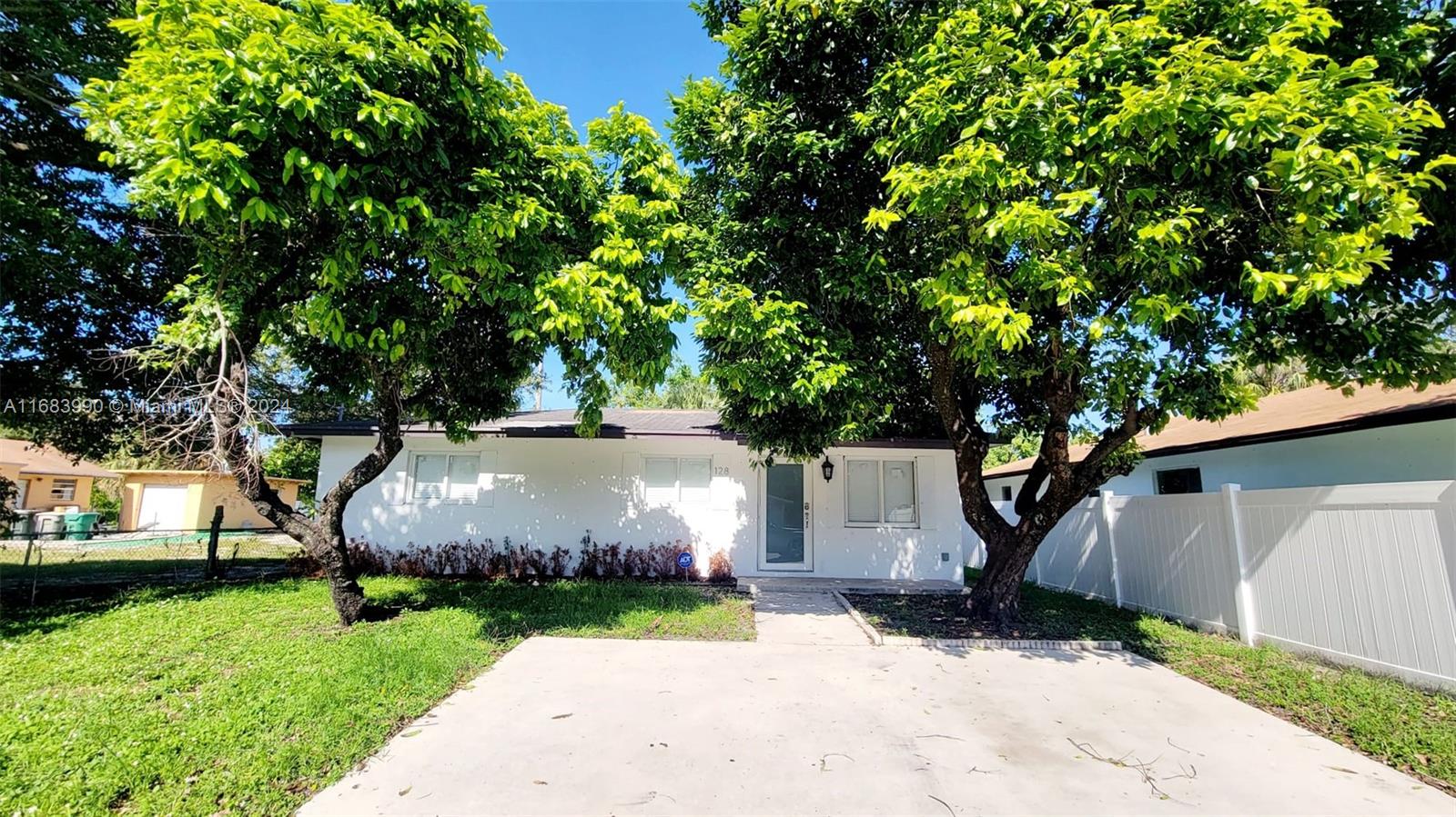 a view of a back yard of the house