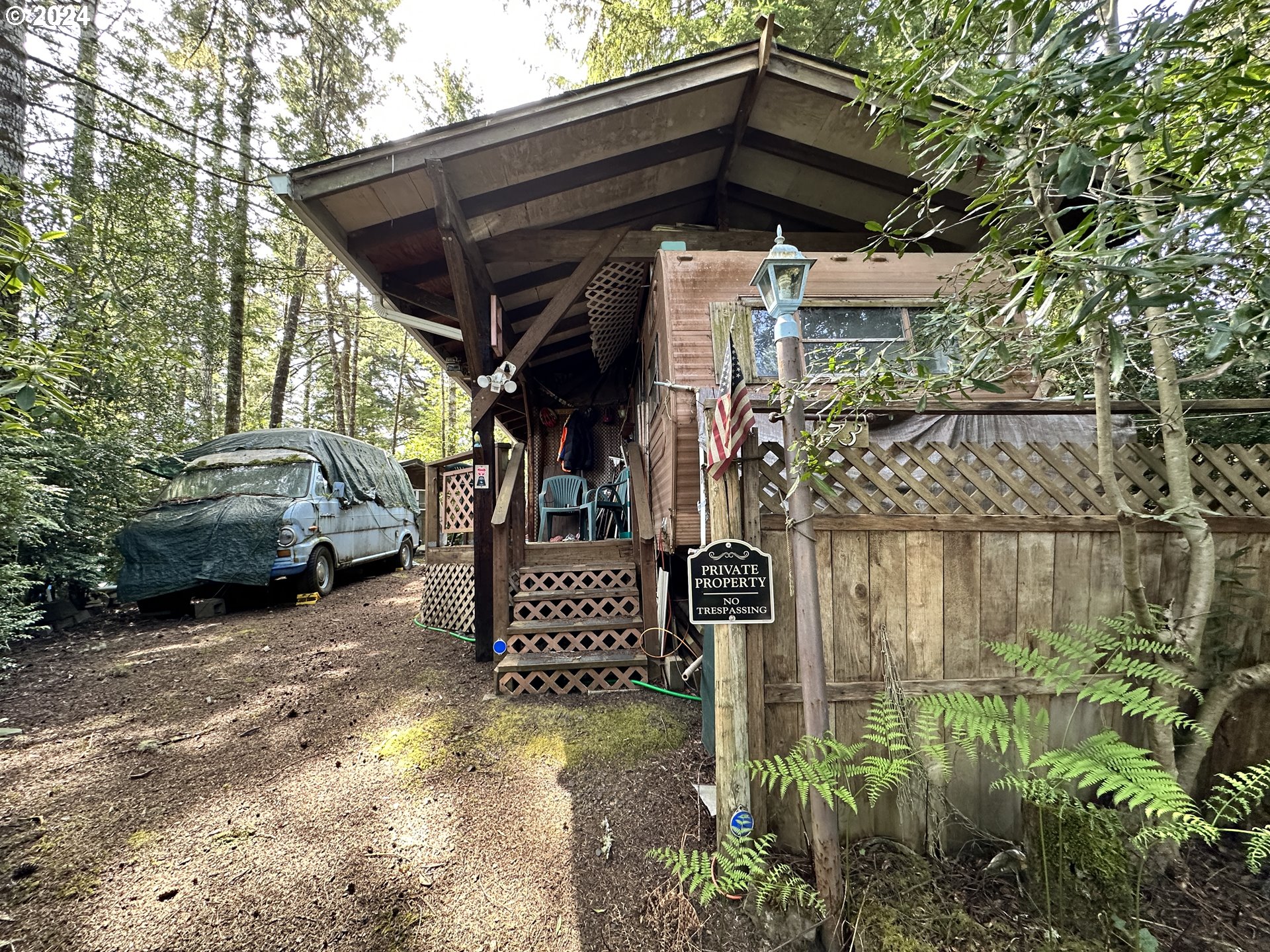 a view of a car park in front of house