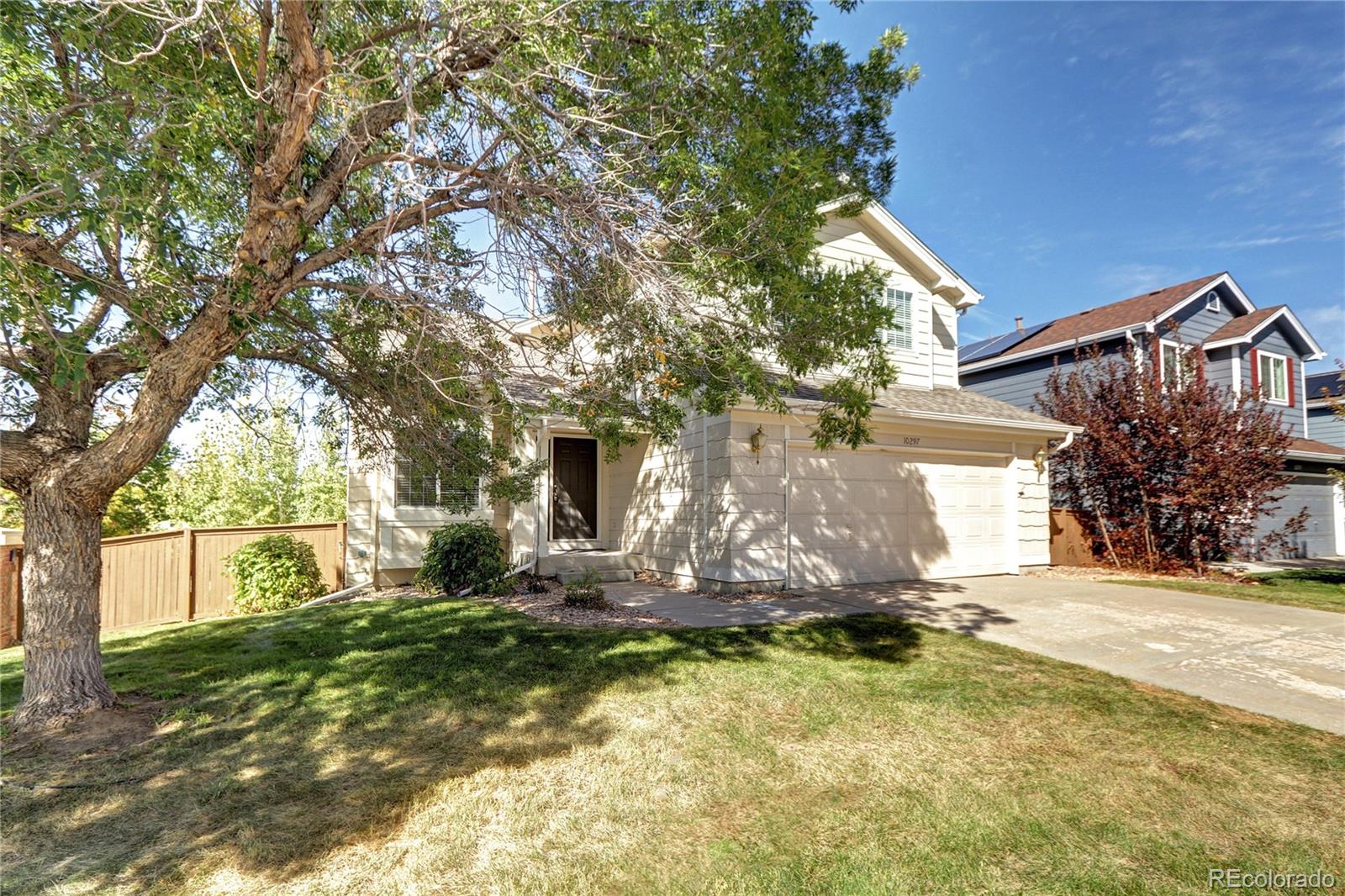 a view of a house with a yard