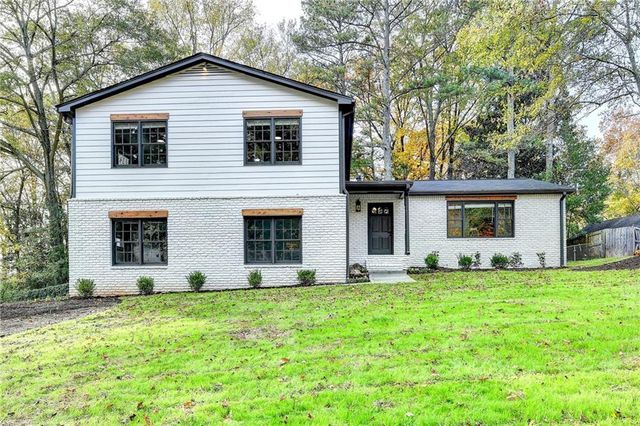 $735,000 | 1450 Cedarhurst Drive | Dunwoody