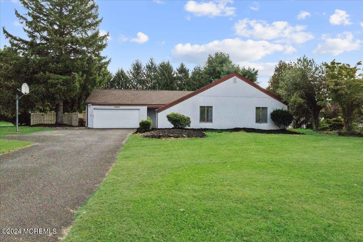 a view of a house with a yard