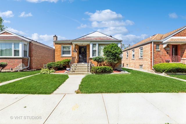 $179,900 | 8718 South Dante Avenue | Calumet Heights