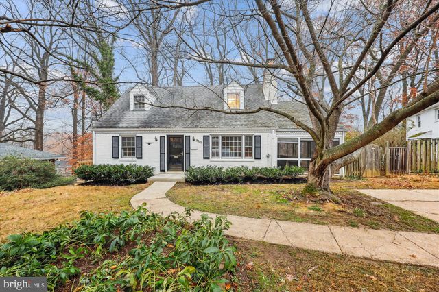 $725,000 | 9501 Pin Oak Drive | Silver Spring