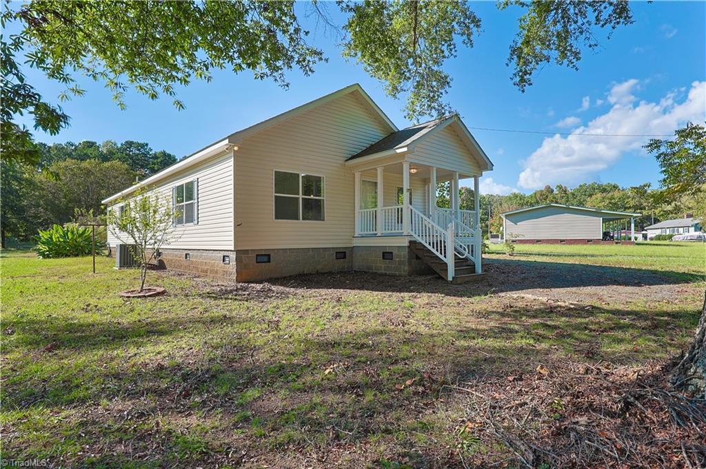 Lake front, covered porch