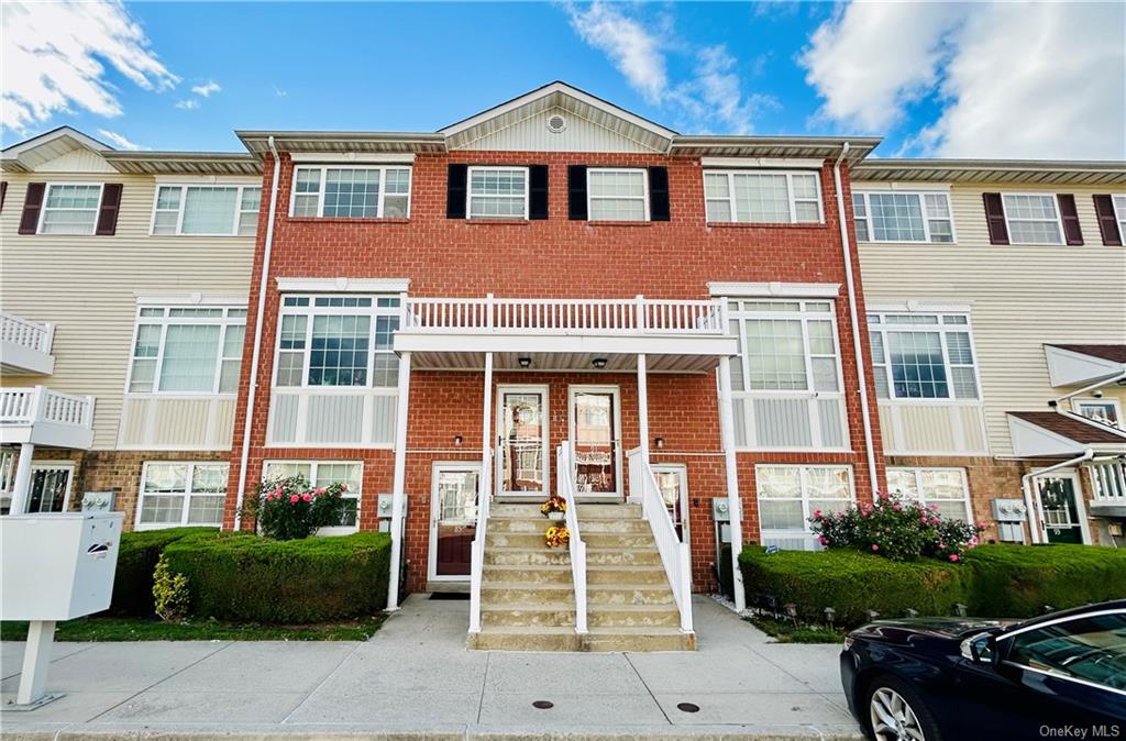 View of townhome / multi-family property