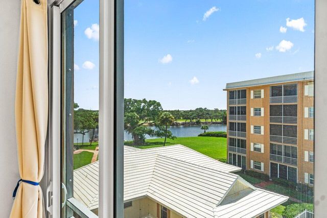 $229,900 | 304 Golfview Road, Unit 405 | North Palm Beach