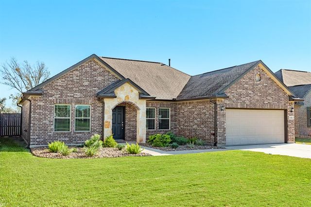 $319,900 | 1301 Gifford Road | Angleton