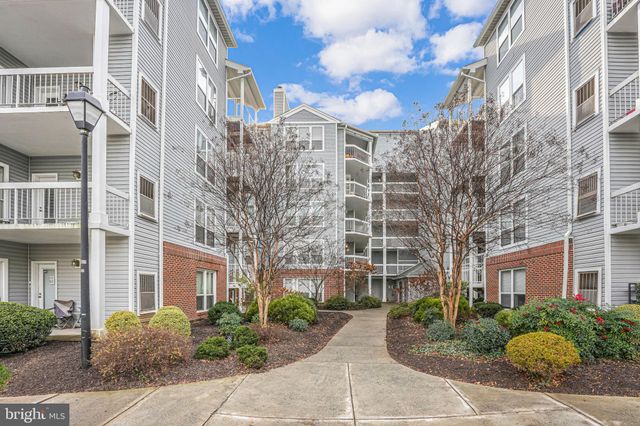 $2,300 | 3178 Summit Square Drive, Unit 3B1 | Oakton