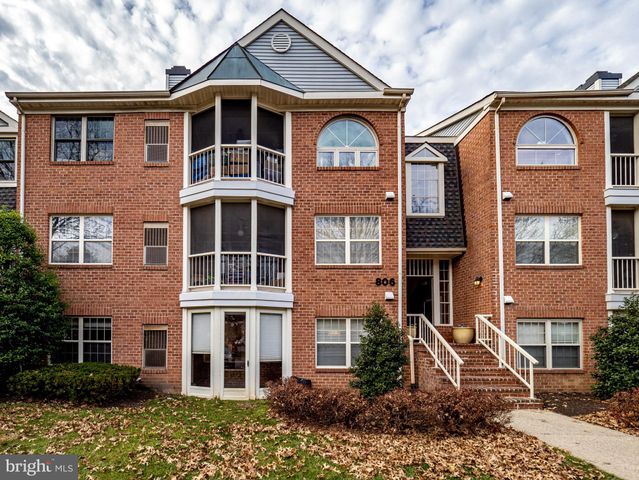 $2,400 | 806 Amber Tree Court, Unit 101 | The Oaks at Washingtonian Woods