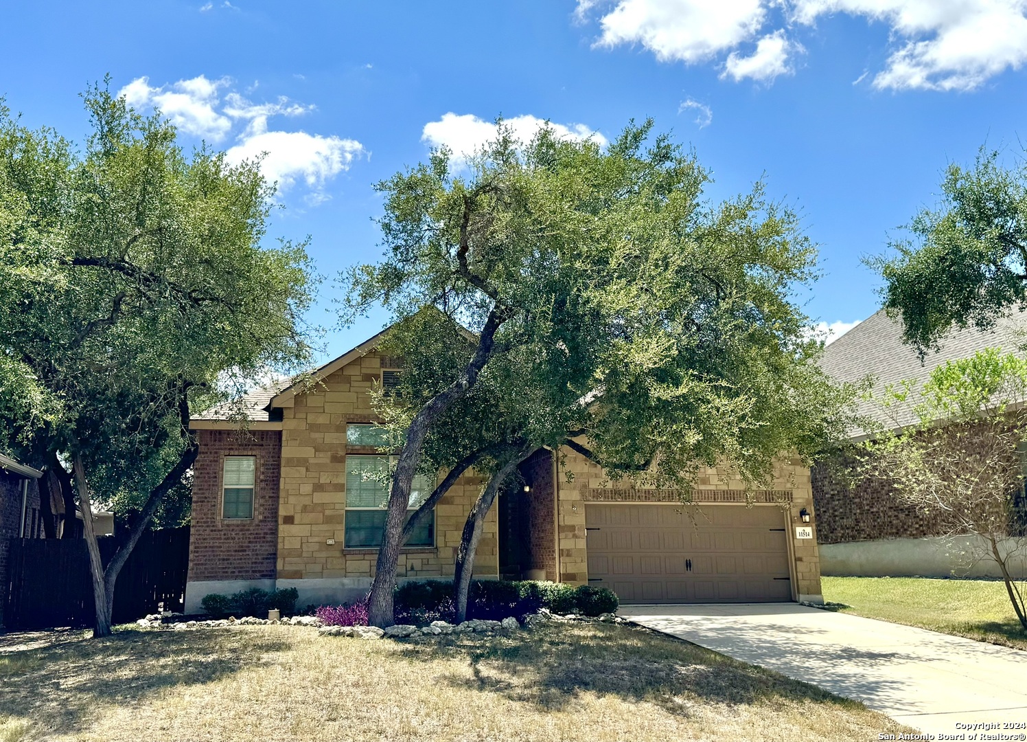 a front view of house with yard