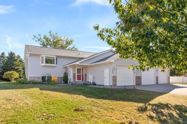 $390,000 | 1329 Birdie Court Northwest | Hutchinson