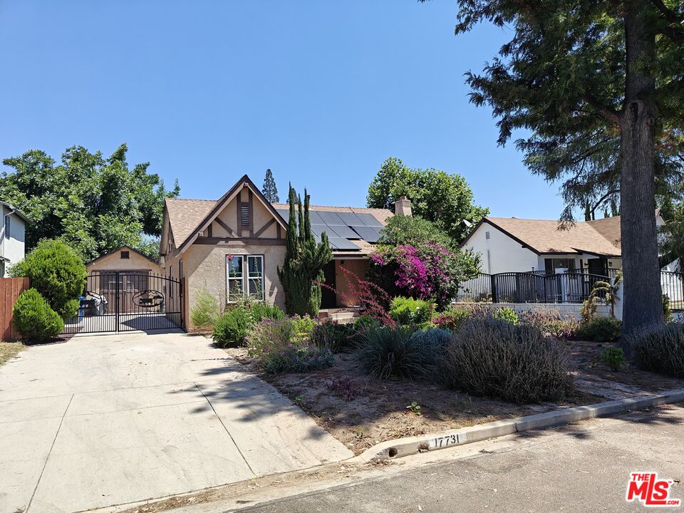 a view of house and outdoor space