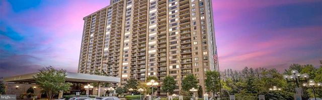 $2,750 | 3705 South George Mason Drive, Unit 1117S | Skyline Plaza