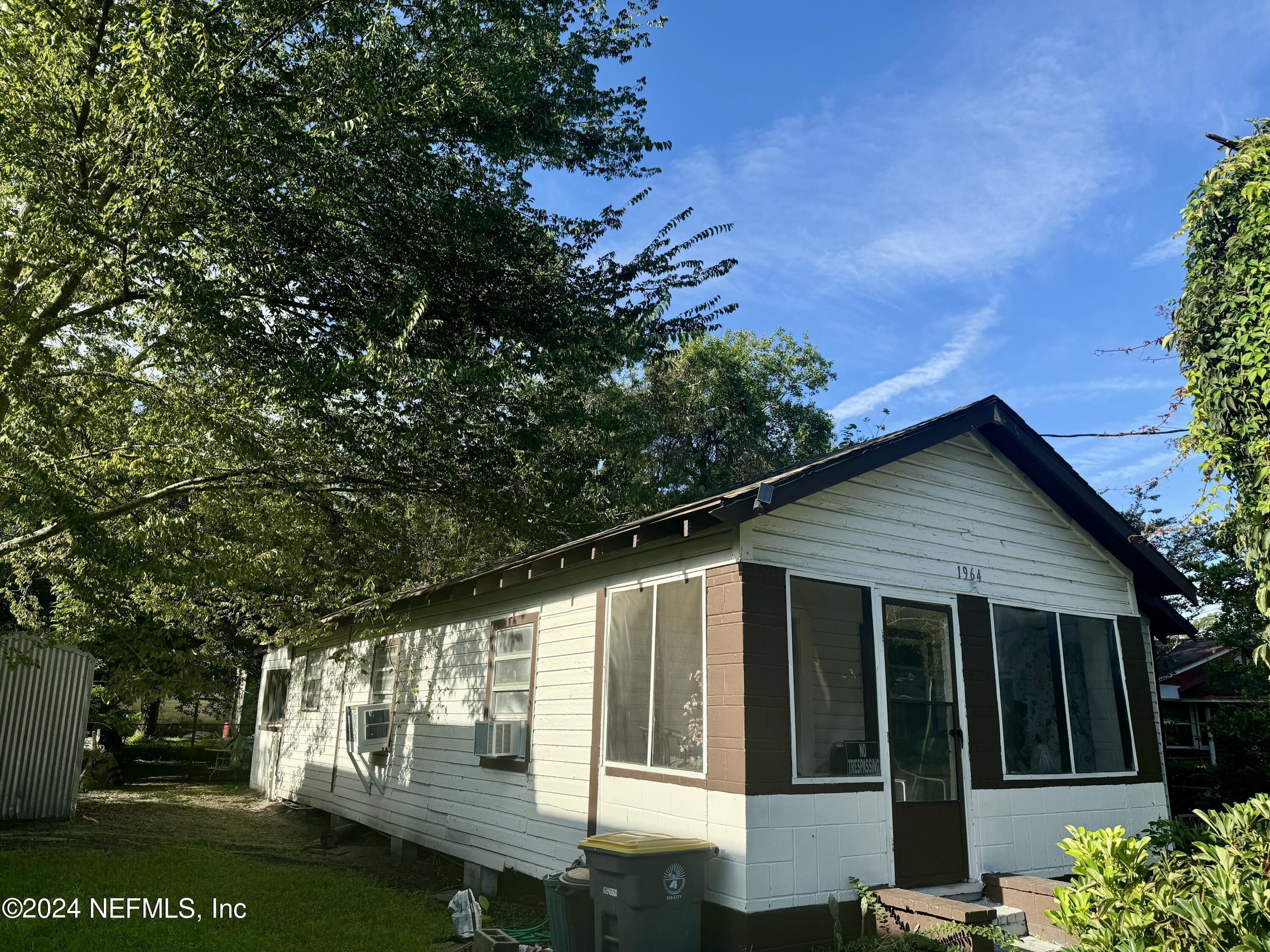 a view of front of house with a yard