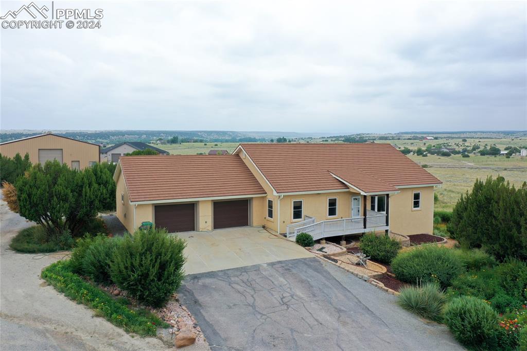 an aerial view of house with yard and lake view