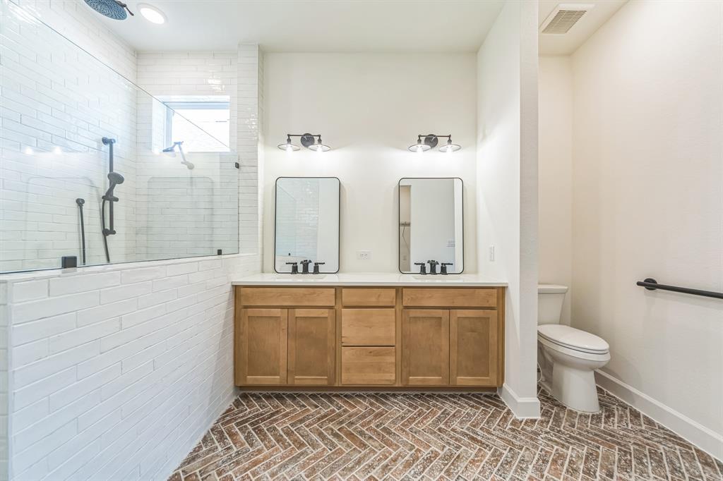 Take a look at this en suite master bath!