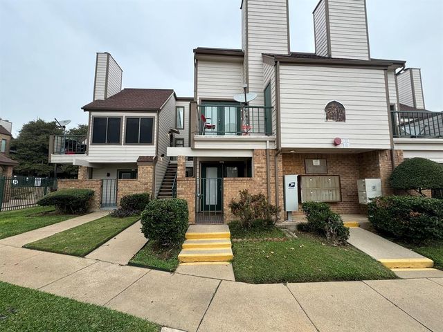 $119,900 | 2310 Bamboo Drive, Unit J102 | North Arlington